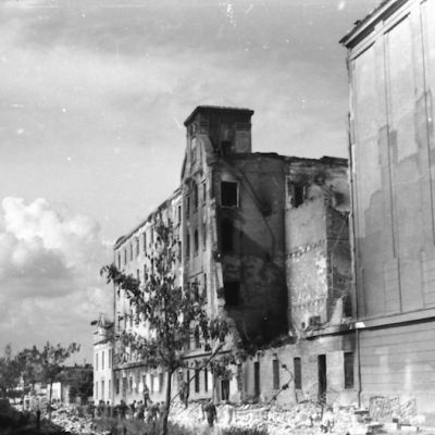 HR-DAOS-966 1.1.1. Zbirka fotografija Radovana Plivelića, bombardiranje Osijeka, 1944. godine
