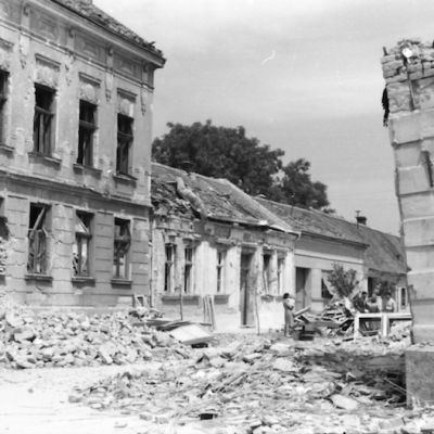 HR-DAOS-966 1.1.9., Zbirka fotografija Radovana Plivelića, bombardiranje Osijeka, 1944. god
