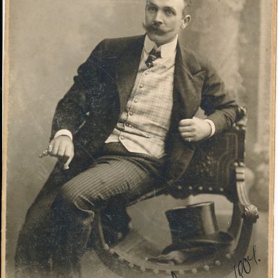 HR-DAOS-2035 2.10., Zbirka fotografija, muški studijski portret