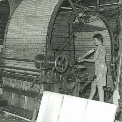 HR-DAOS-964 (ladica br. 41), radnica u pogonu Tvornice žigica Drava u Osijeku 1976.godine