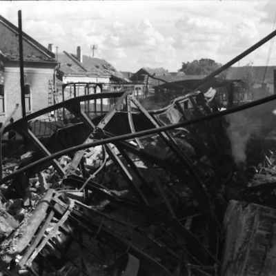 HR-DAOS-966 1.1.3. Zbirka fotografija Radovana Plivelića, bombardiranje Osijeka, 1944. godine